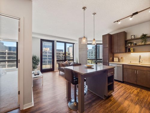 apt-312-811 Washington Ave S, Minneapolis, MN, 55415-7504 | Card Image