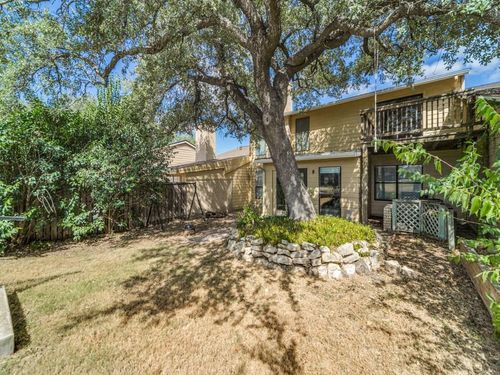 408 Summit Cir, Fredericksburg, TX, 78624-5032 | Card Image