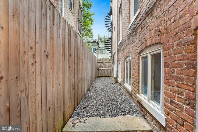 APT-1 - 1738 T St Nw, Condo with 2 bedrooms, 1 bathrooms and null parking in WASHINGTON DC | Image 19