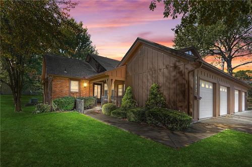 9902 Edelweiss Cir, Merriam, KS, 66203-4613 | Card Image