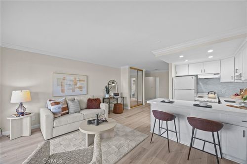 ph19-101 Scholz Plz, Newport Beach, CA, 92663-2658 | Card Image