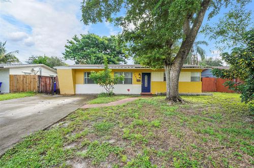 2201 N 56th Ter, Hollywood, FL, 33021-3811 | Card Image