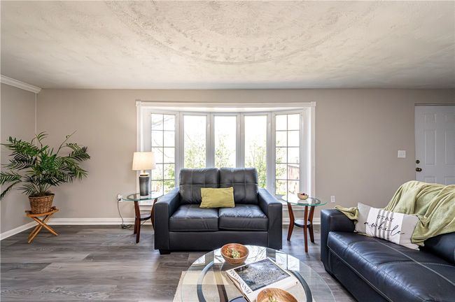 Lots of natural light streams in to brighten your day! | Image 8