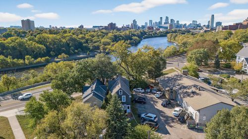 909 E River Pkwy, Minneapolis, MN, 55414-3105 | Card Image