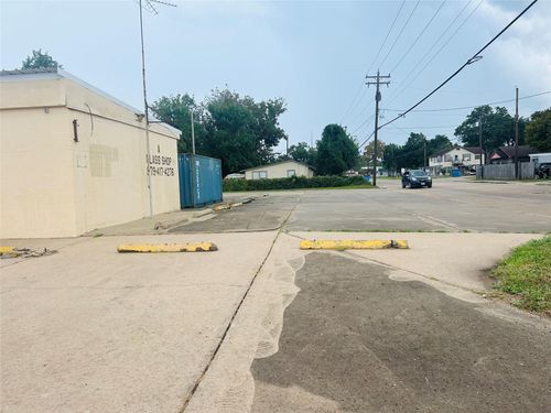 104 Smith St, Clute, TX, 77531-4528 | Card Image