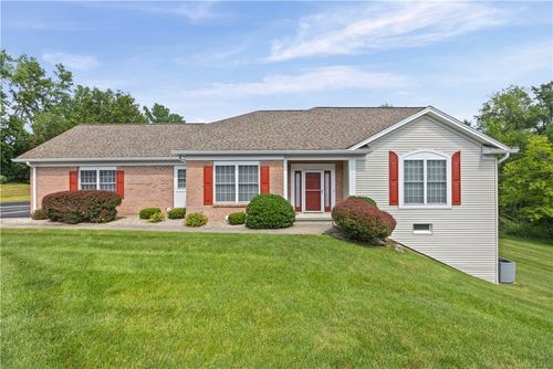 47 Granite Dr, Penfield, NY, 14526-2851 | Card Image