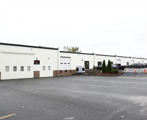 93 West St, Medfield, MA, 02052-1556 | Card Image