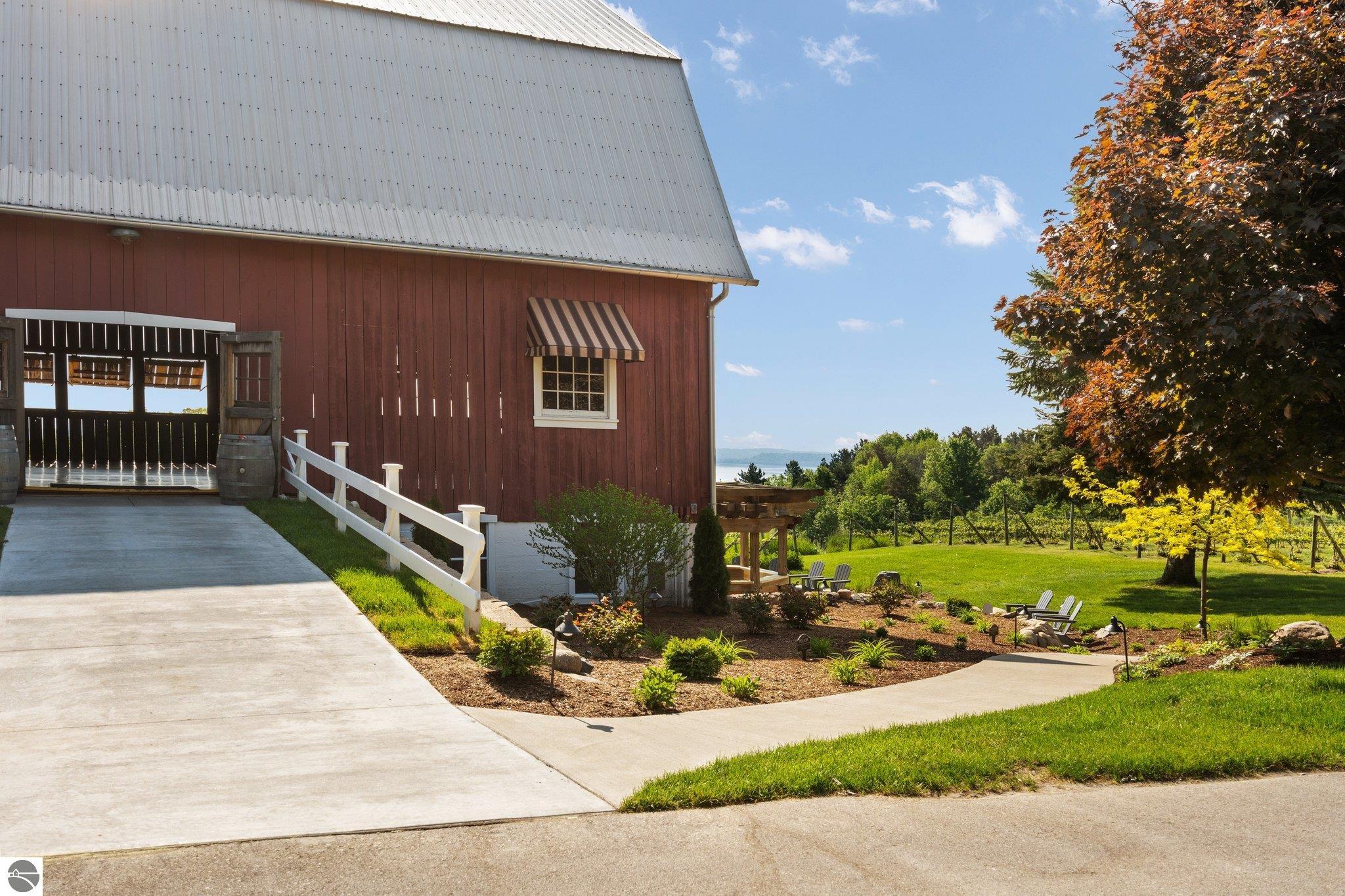 Hilltop Rd, Suttons Bay, MI 49682