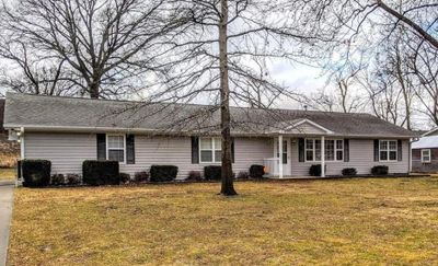 Ranch-style house with a front yard | Image 1