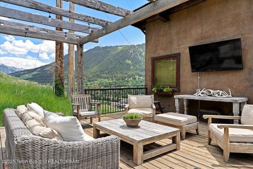 1023 Budge Dr, Jackson, WY, 83001-8651 | Card Image