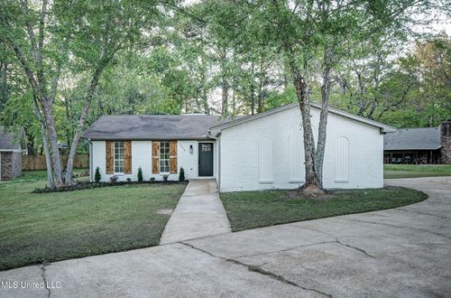 394 Woodcliff Dr, Jackson, MS, 39212-2261 | Card Image