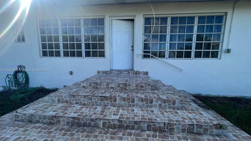 1895 Nw 175th St, Miami Gardens, FL, 33056-4835 | Card Image