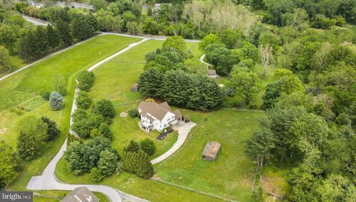 592 W Creek Rd, West Chester, PA, 19382-6855 | Card Image