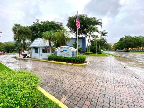apt-i209-9371 Fontainebleau Blvd, Miami, FL, 33172-5673 | Card Image