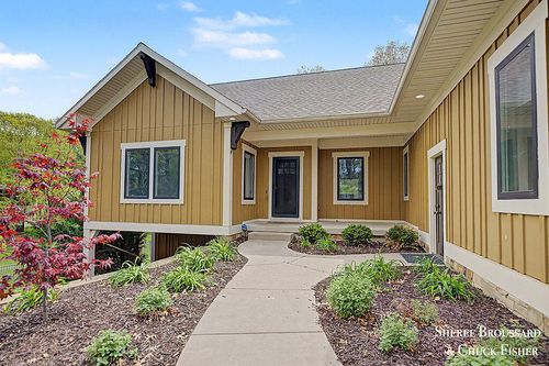 2975 Bird Ave Ne, Grand Rapids, MI, 49525-3103 | Card Image
