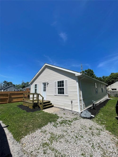 5685 Venice Rd, Newport, MI, 48166-9064 | Card Image