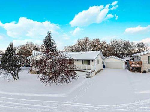 111 Christina Crt, Fort Mcmurray, AB, T9K1H3 | Card Image