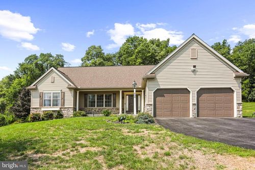 696 Rishel Dr, YORK, PA, 17406-7925 | Card Image