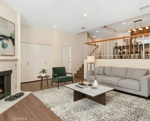 unit-e-18360 Collins St, Tarzana, CA, 91356-2403 | Card Image