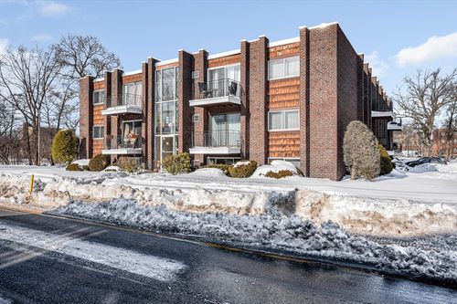 apt-10-37 South St, Medford, MA, 02155-4480 | Card Image