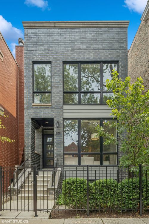 2011 N Oakley Ave, Chicago, IL, 60647-4152 | Card Image