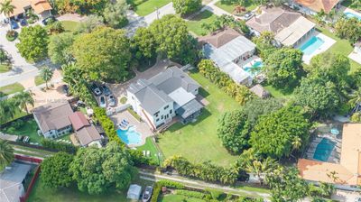 507 Hunting Lodge Dr, House other with 5 bedrooms, 3 bathrooms and null parking in Miami Springs FL | Image 2