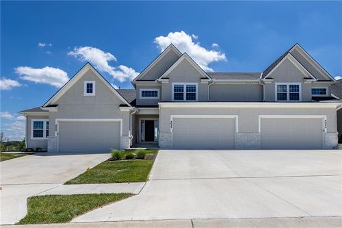 4025 Ne Sagamore Dr, Lee's Summit, MO, 64064-7854 | Card Image