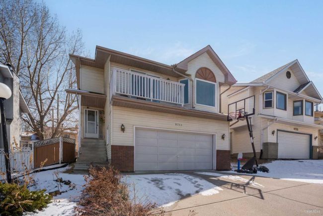 9711 Sanderling Way Nw, Home with 5 bedrooms, 3 bathrooms and 4 parking in Calgary AB | Image 2