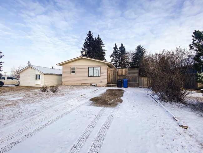 4407 47 Street, Home with 3 bedrooms, 1 bathrooms and 2 parking in Spirit River AB | Image 5