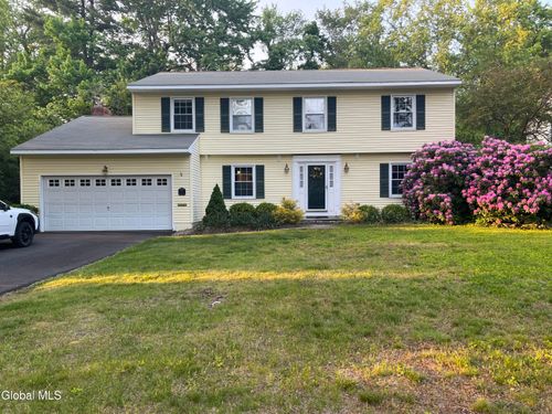 33 Fairway Ave, Delmar, NY, 12054-3332 | Card Image
