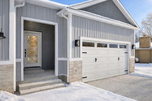 409 6 Mile Rd Nw, Comstock Park, MI, 49321 | Card Image