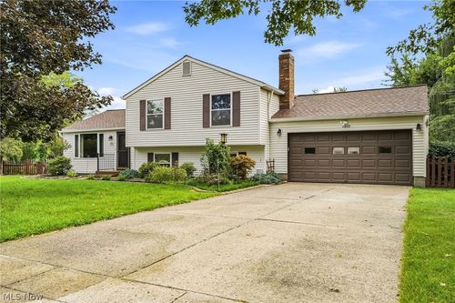 5489 Young Rd, Stow, OH, 44224-1619 | Card Image