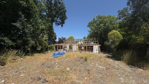 725 Porzio Ln, Ukiah, CA, 95482-4962 | Card Image