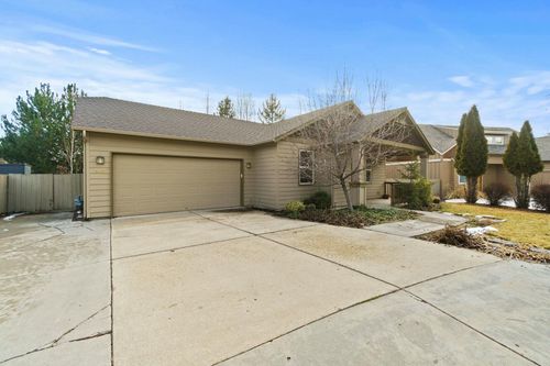 19555 Greatwood Loop, Bend, OR, 97702-2790 | Card Image