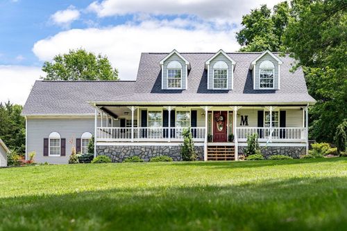 17962 Old Barn Ln, ELKTON, VA, 22827-2227 | Card Image