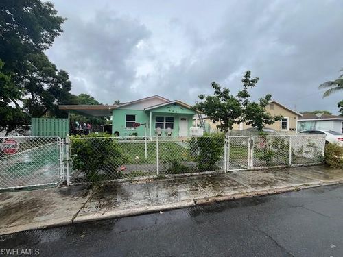 1025 Selkirk St, West Palm Beach, FL, 33405-3025 | Card Image