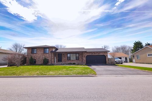 7698 Mulhern St, Niagara Falls, ON, L2H1B5 | Card Image