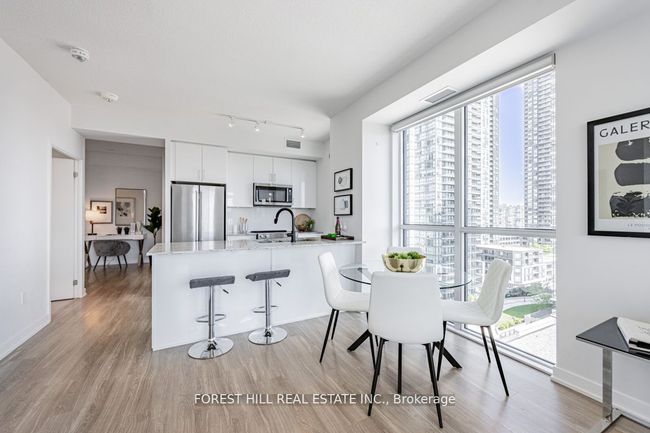 1209 - 4085 Parkside Village Dr, Condo with 3 bedrooms, 2 bathrooms and 1 parking in Mississauga ON | Image 7