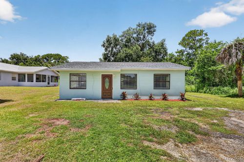 2205 N 44th St, Fort Pierce, FL, 34946-1528 | Card Image