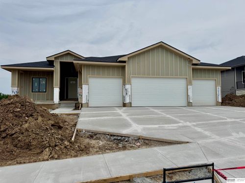 8954 Von St, Papillion, NE, 68046-5994 | Card Image