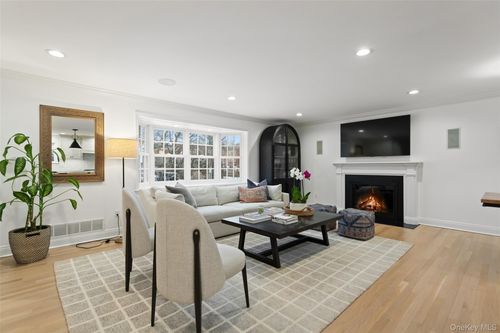 1 Bryson St, Larchmont, NY, 10538-1601 | Card Image