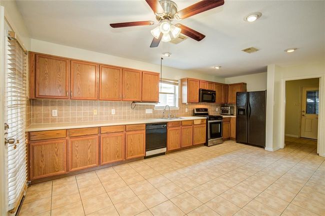 8127 Tassel Field Ln, House other with 3 bedrooms, 3 bathrooms and 2 parking in Humble TX | Image 13