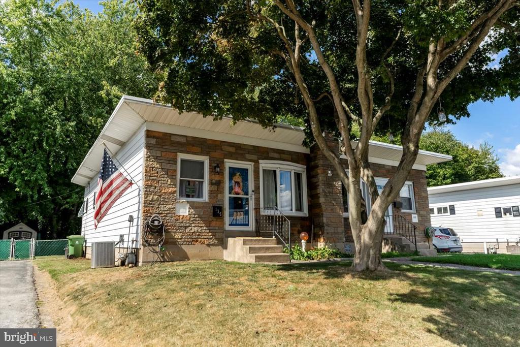 Morris Ave, Woodlyn, PA 19094