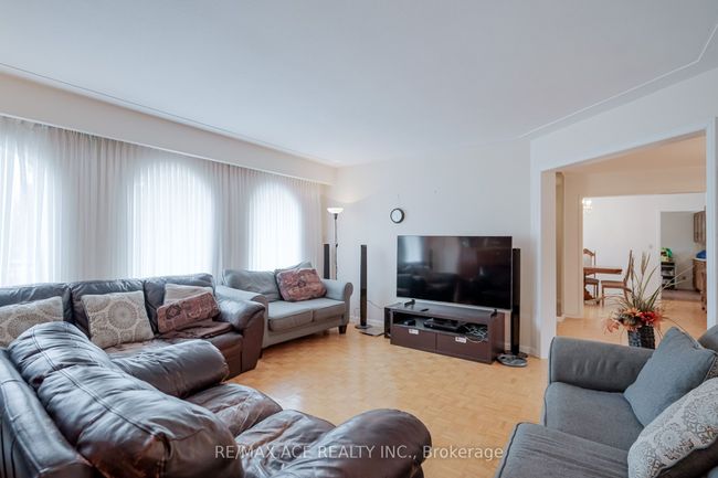 28 Wilkins Dr, House other with 6 bedrooms, 3 bathrooms and 4 parking in Kitchener ON | Image 10