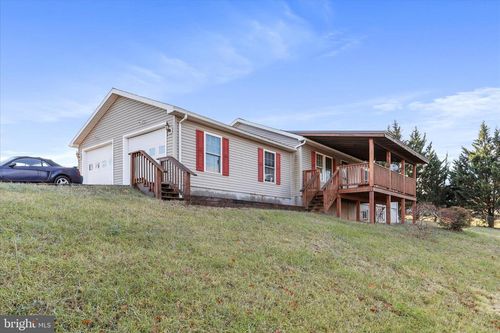 35 Waterstone Ln, Berkeley Springs, WV, 25411-6699 | Card Image