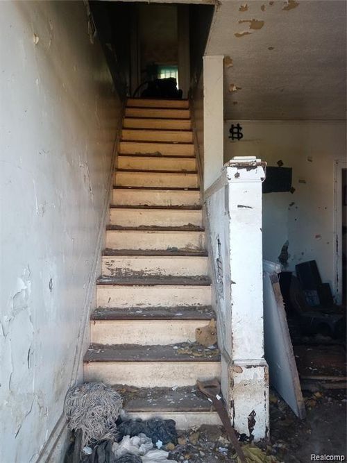 9021 Lawton St, Detroit, MI, 48206-1908 | Card Image