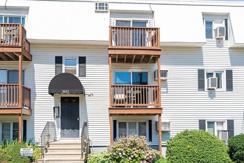 10-3652 N Main St, Fall River, MA, 02720-1628 | Card Image