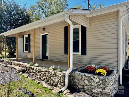 11 Martel Ln, Asheville, NC, 28804-2071 | Card Image