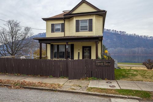 621 Grant St, McMechen, WV, 26040-1213 | Card Image