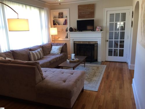 2016 E North St, Greenville, SC, 29607-1233 | Card Image